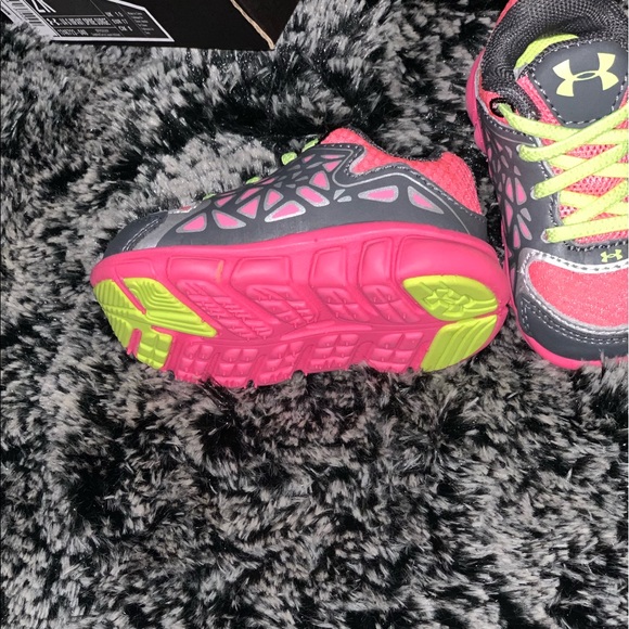 Under Armour baby shoes NWOT - Picture 3 of 4